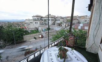 Born Hotel