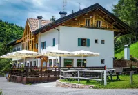 Rifugio Viote Hôtels à : Vason