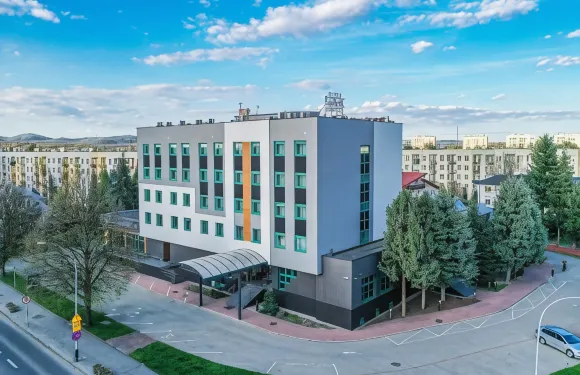 Nafta 克羅斯諾酒店