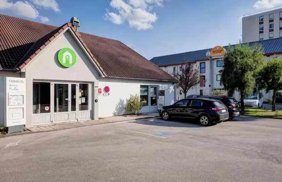 索恩河畔沙隆康鉑酒店