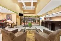 Days Inn & Suites by Wyndham DeSoto Hotel di DeSoto