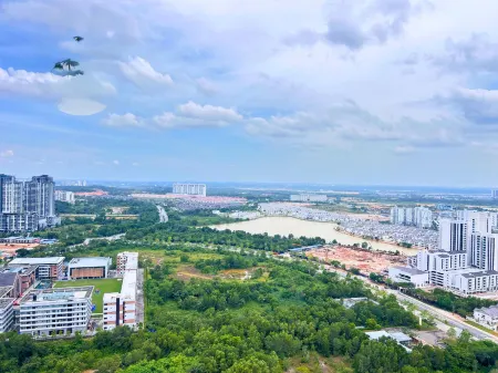 The Executive Lofts - Cyber City Suites Отели рядом с достопримечательностью «Таман Тасайк Сайберджая / Сайберджая Лейк Гарденс»