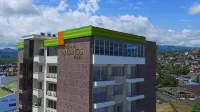 Hotel Andinos Plaza Florencia فنادق في 