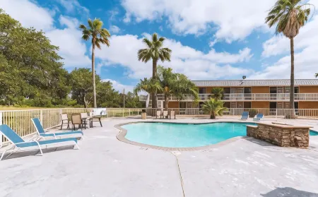 Americas Best Value Inn Beeville