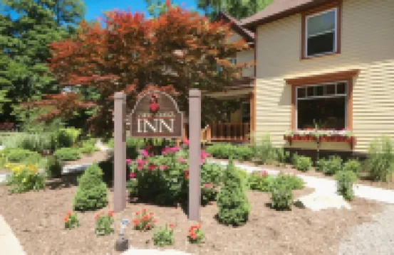 Twin Oaks Inn