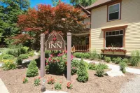 Twin Oaks Inn Hotels near Country Store Antiques