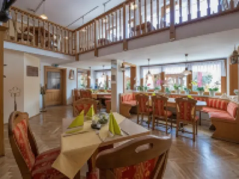 アルコールホテルフェリエンドルフ・アン・デア・オストゼー クリュツのホテル