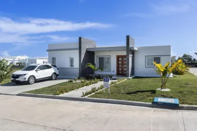 วิลล่าใหม่พร้อมสระว่ายน้ำส่วนตัว - เหมาะสำหรับครอบครัวของคุณ โรงแรมใน