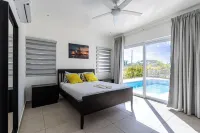 วิลล่าใหม่พร้อมสระว่ายน้ำส่วนตัว - เหมาะสำหรับครอบครัวของคุณ โรงแรมใน