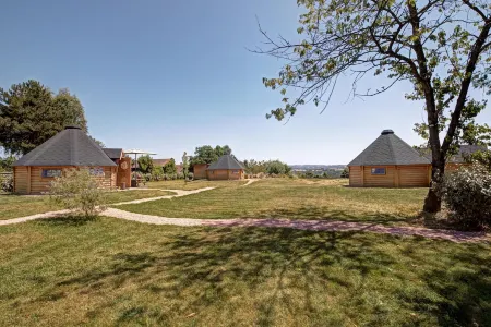 Les Cabanes du Grand Nord Отели в г. Сен-Жодар