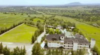 Juniper Green Gardens Resort. Hotels in 