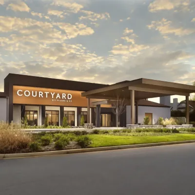 Courtyard Greenville Haywood Mall Отели рядом с достопримечательностью «Bob Jones University Dining Common»