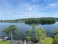 Cozy Cottage-Breathtaking Sunsets. Lake Front. Close to Casino & Racetrack. Hotels in Schenectady County