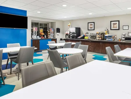 Microtel Inn & Suites by Wyndham Austin Airport Отели в г. Тревис