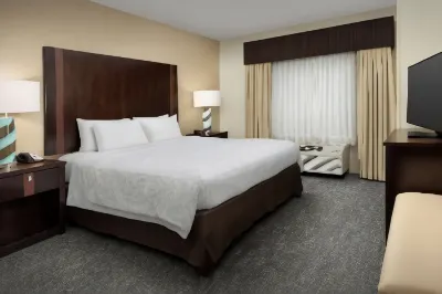 Hampton Inn & Suites Alpharetta Hotels near Avalon