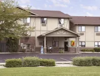 Super 8 by Wyndham Ottawa Starved Rock Hotels in 