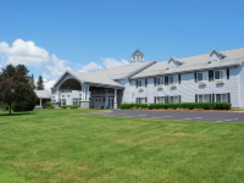 Cabot Inn & Suites Hotels in Coos County