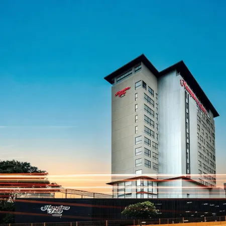 HAMPTON INN BY HILTON SAN LUIS POTOSI Отели рядом с достопримечательностью «Parque Central-Nara Garden»