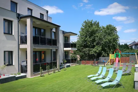 Aquarius Apartments Отели в г. Мишкольц