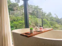 Selayang Olivehill - Luxury Glamping in the Forest Hotels in Cigombong