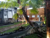 Fredelia Homestay Hotels in Sapikerep