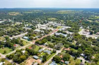 8b 4b nearby pool, Blanco, wine trail, town sq