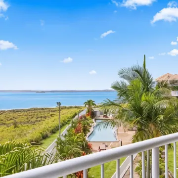 Wake to the Waves - Oceanfront Apartments