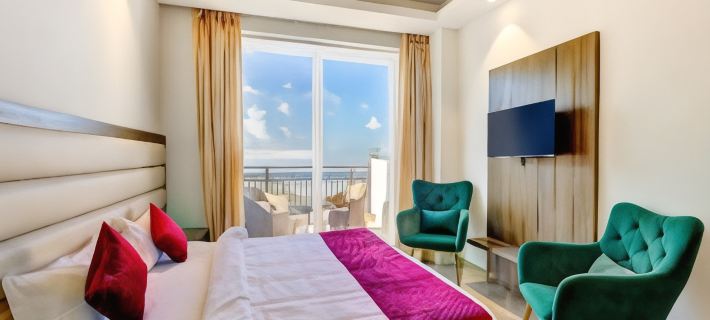 Luxe Resorts - Centrally Heated Air Conditioned Hotel in the Heart of Kasauli Hotéis em Solan