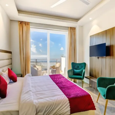 Luxe Resorts - Centrally Heated Air Conditioned Hotel in the Heart of Kasauli