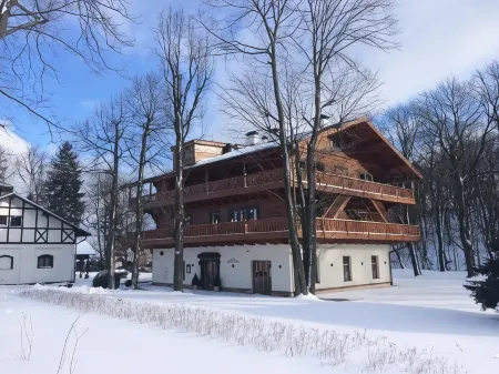 Dworzysko Отели в г. Валбжих