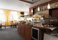 Hotel Central - Breakfast