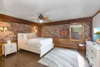 No Cleaning Fee ~ Awesome Views~8Beds~Near Restaurants & Sequoia Park
