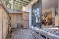 New Listing Pet Friendly 2-Bdrm Condo, Sleeps 5 . Ski to Lift , Near Bus Line.