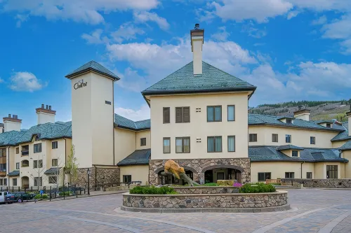 The Charter @ Beaver Creek Luxury Retreat 2B/2bath - Pool, hot tub & Ski Access - Wifi