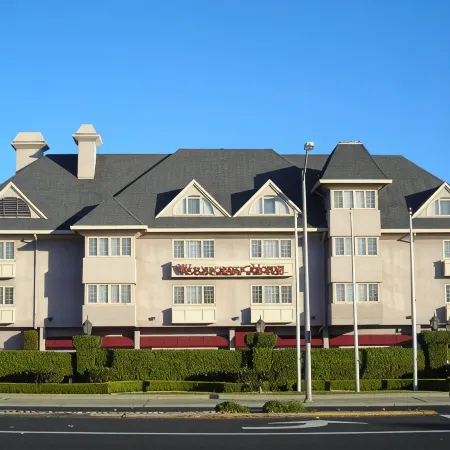 Woodcrest Hotel Cupertino Отели рядом с достопримечательностью «Сантана Роу»