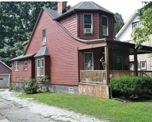 Cozy 2 bedroom in Highland Square, pets welcome! Hotels in Akron