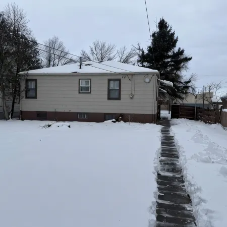 Newly remodeled 2-bedroom house with WiFi, conveniently located in Great Falls