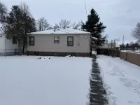Newly remodeled 2-bedroom house with WiFi, conveniently located in Great Falls