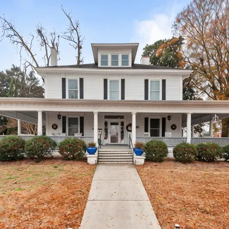 Charming 1-bedroom condo in idyllic Washington~Walk to Waterfront!