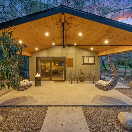 Three Oaks & Casita Kaweah, the Perfect Layout for Entertaining Your Group!