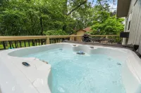 New! Hot Tub • Fire Pit • Slopes