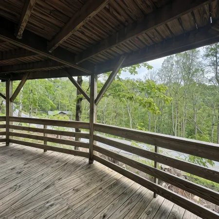 Herman's Hideaway:  Sugar Mountain Condo, Steps to the Slopes!
