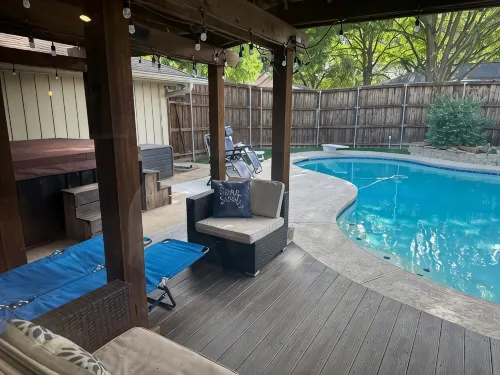 Dive in! the Poolside Escape with a Hot Tub, Grill, Game Room & Good Times. - Homestays