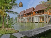 Grand Mega Resort & Spa Ξενοδοχεία στην πόλη Cepu
