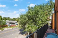 Stylish Bungalow Near Everything in East Austin! - Condos