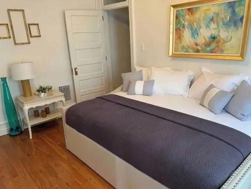 SERENITY IN THE CITY - 5 BR College Ave by F & M
