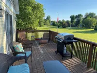 Charming 3-BR house w/golf, pool, WiFi, AC at pet friendly Middle Bass Island - Homestays