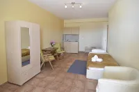 Moonbeam Hotel - Parvekkeita