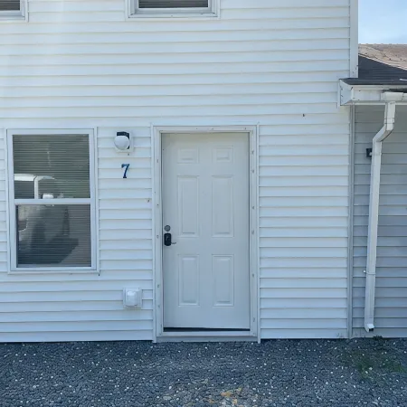 2 BR 1 Bath w/Full Kitchen Large Apartment in enjoyable Ellsworth with AC, WiFi