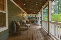 Charming cozy cottage in beautiful surroundings minutes from outdoor adventures.
